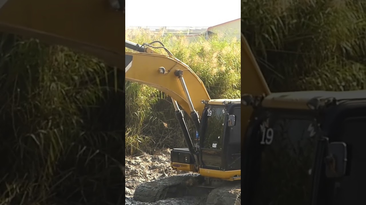 excavator Practice Clear mud