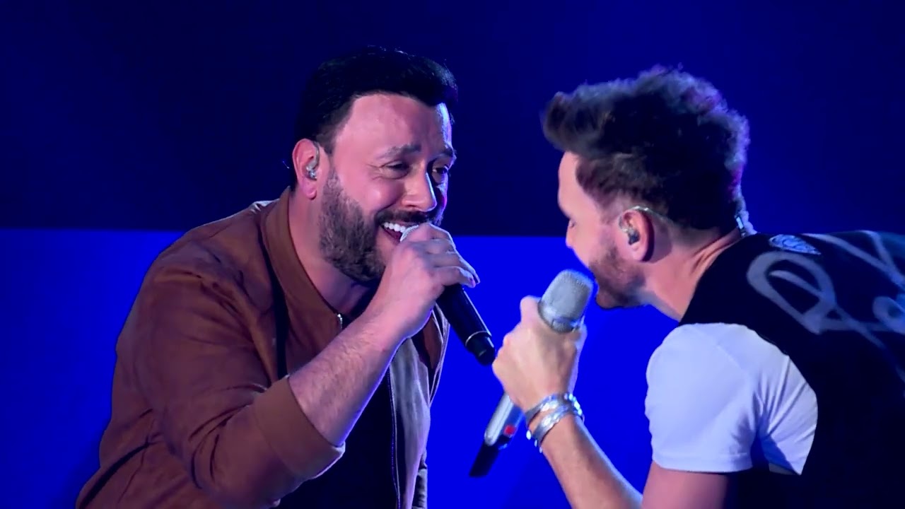 Axel y Lucas Sugo cantan 