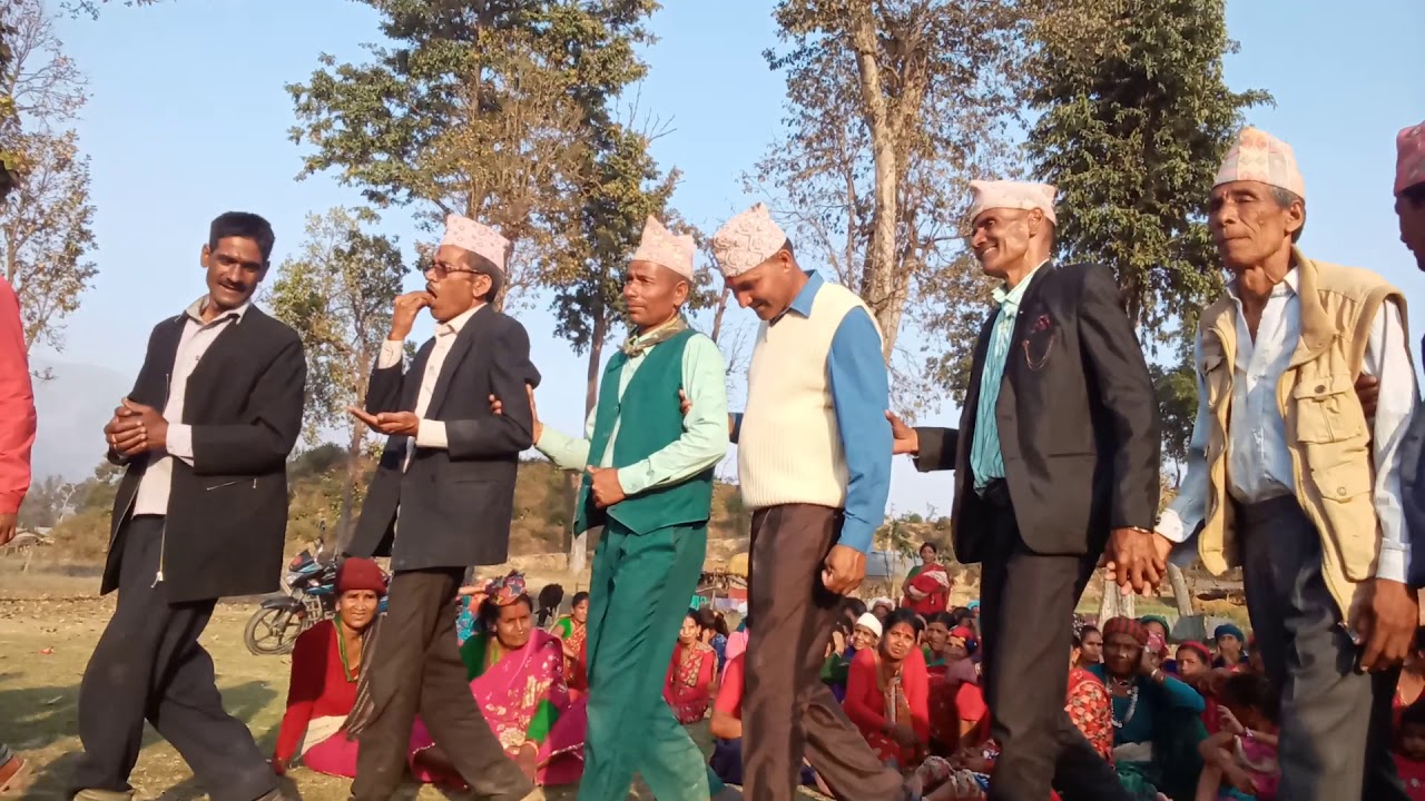 भानु प्रभात पाण्डे र निर्मला शाहिको कैलालि मालमुगा मा देउडा खेल घम्साघम्सी हेर्नुहोस