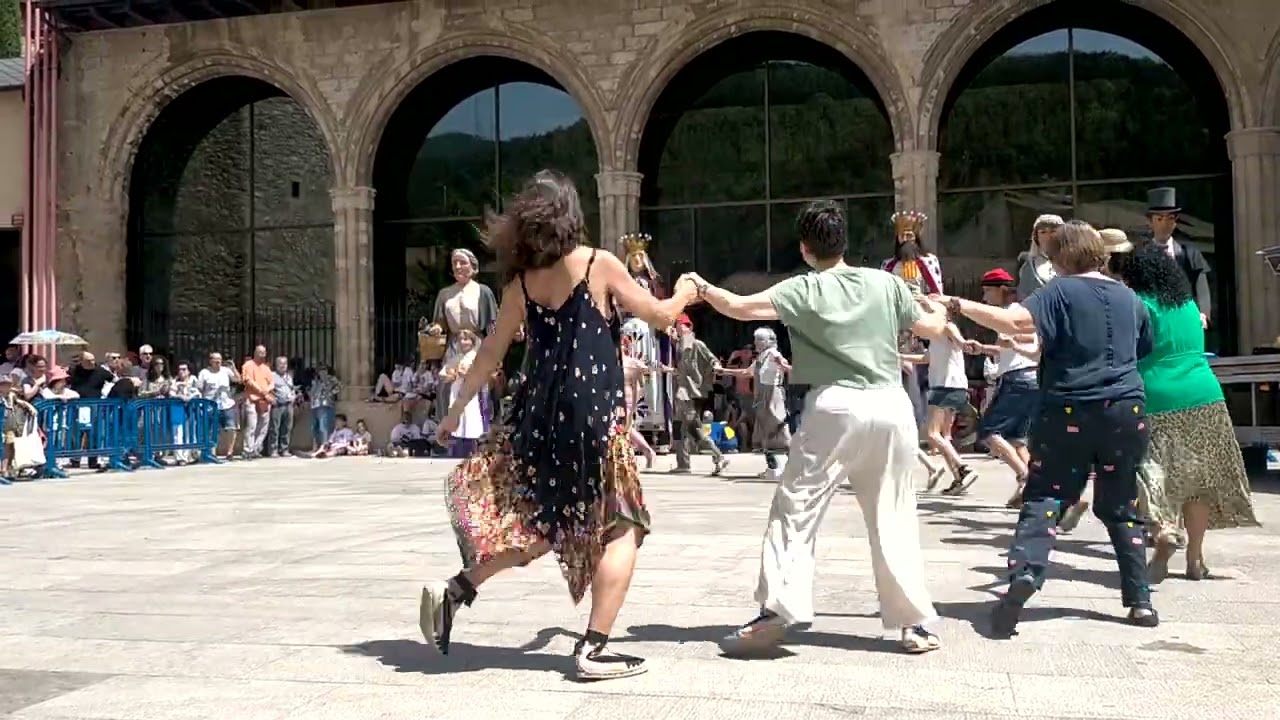 Festa de la Llana 2022. Ripoll. Contrapàs llarg