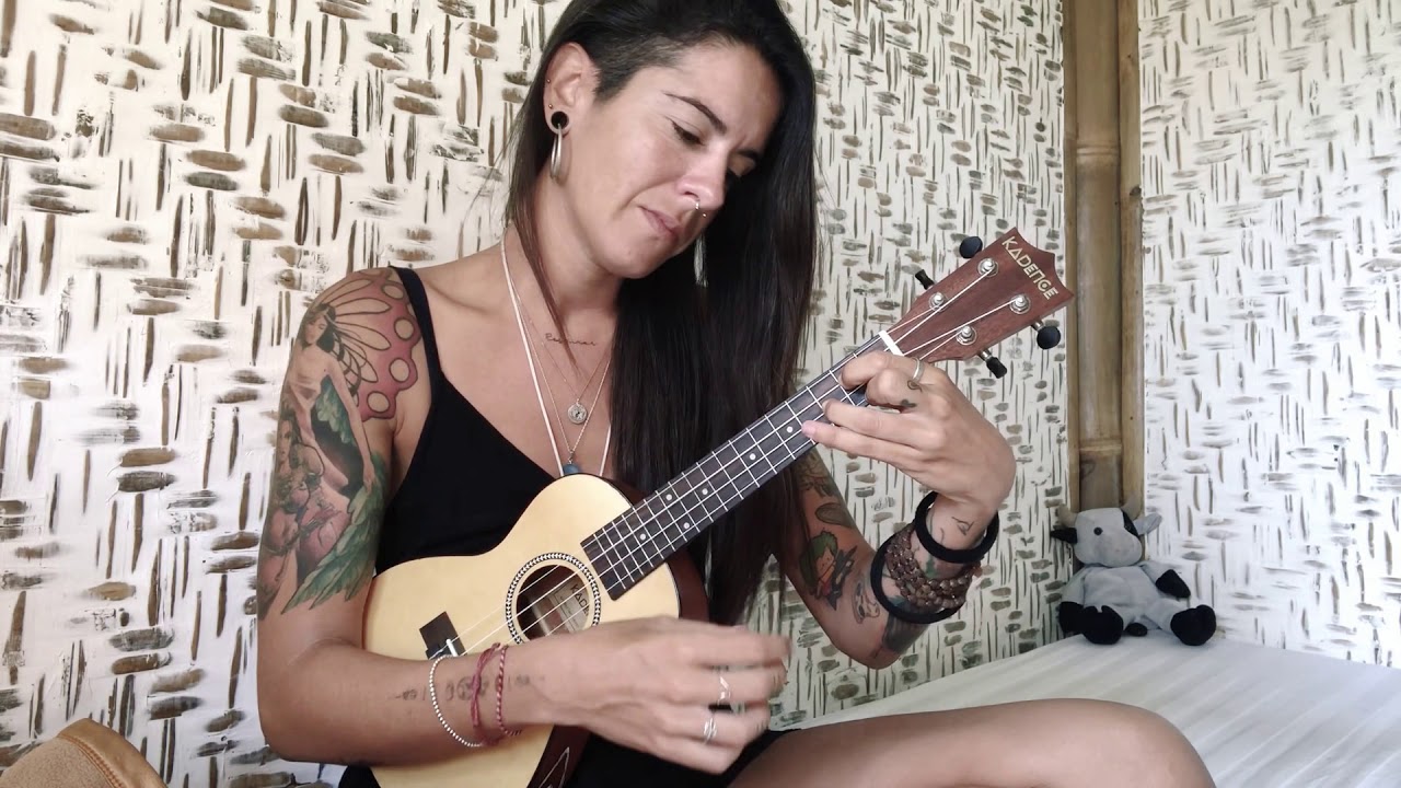 David Guetta ft. Sia - Titanium - ukulele Cover by  - Crisespique