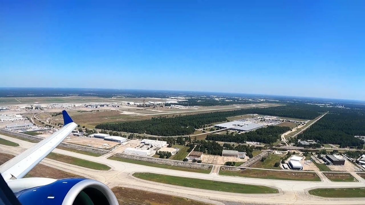 Afternoon Takeoff From Houston Intercontinental (Delta A220-300)