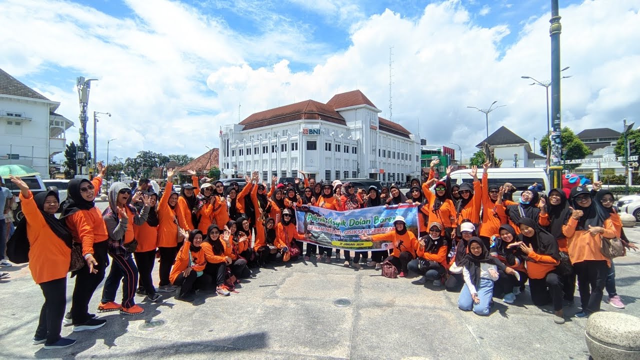 ROMBONGAN SENAM MELATI GISIKSARI SEMARANG GOES TO JOGJA ISTIMEWA WITH DE'EN RESTO ON THE BUS 21 JAN