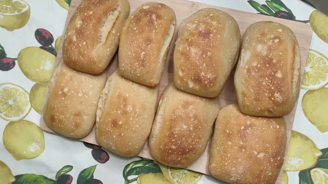 Panini di semola, soffici, leggeri e dorati proprio come quelli del panificio!