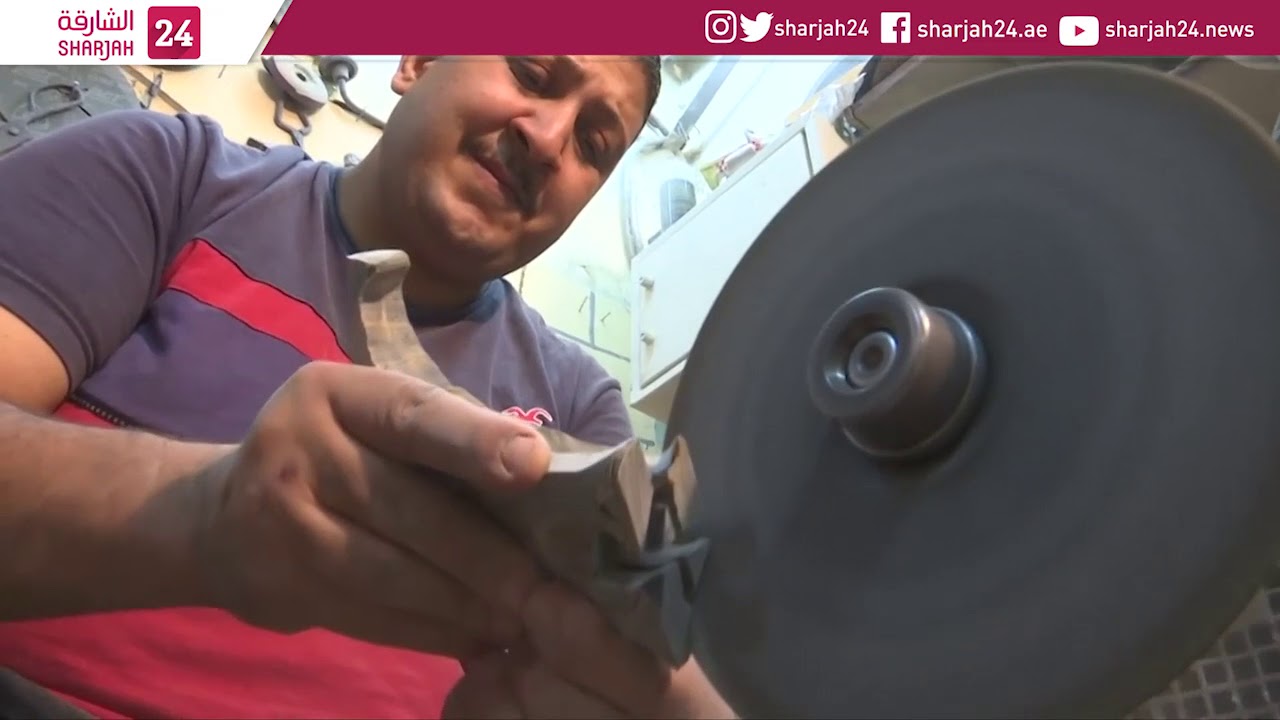 حرفي مصري يحول قرون الجاموس إلى قطع فنية مميزة