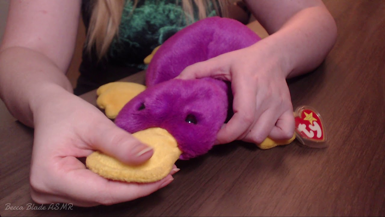 Visual ASMR - Petting/Scratching/Rubbing Stuffed Animals 🐻🐸