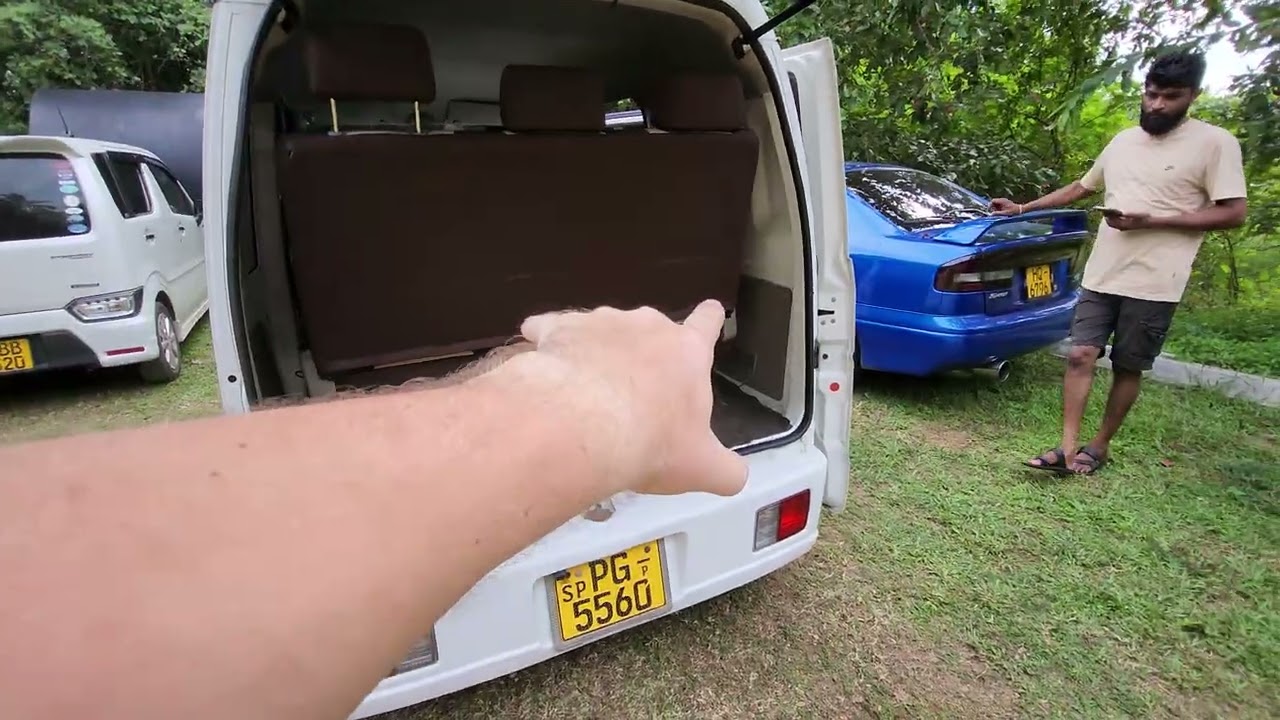 Аренда авто на Шри Ланке. Suzuki Everi. 