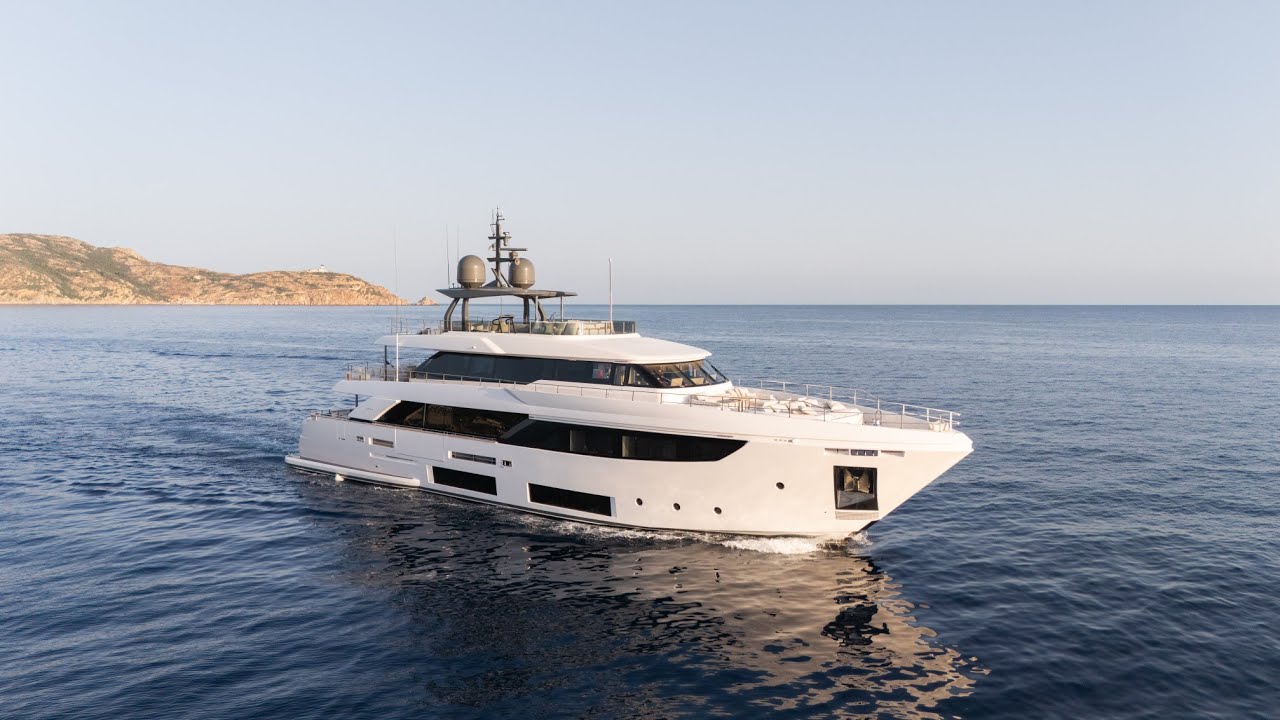 M/Y BUONGIORNO Ferretti Custom Line  Navetta 33