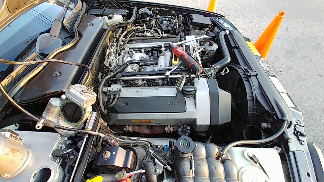 Brian's SL500 R129. Throttle body removed for rewiring.