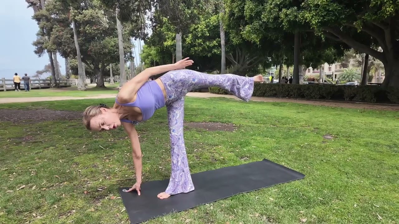 Half Moon  | Healthy Joyful Yogi