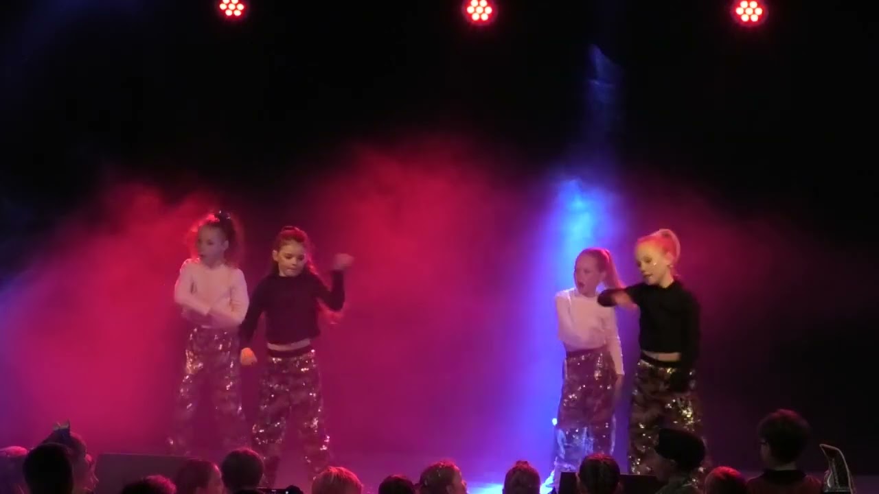Carnaval 2026 Playbackshow middenbouw Sofie, Roos, Noor  en Puk