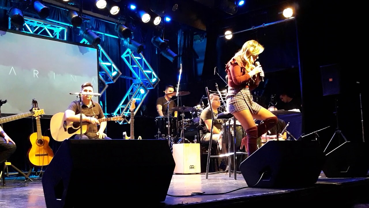 Karina en la trastienda - Quitame/Como te olvidó