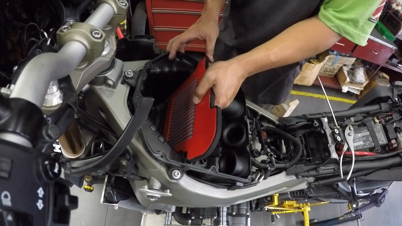 Yamaha MT-09 (FZ-09) 20,000km Service with Brisk Spark Plugs and BMC Performance Air Filter