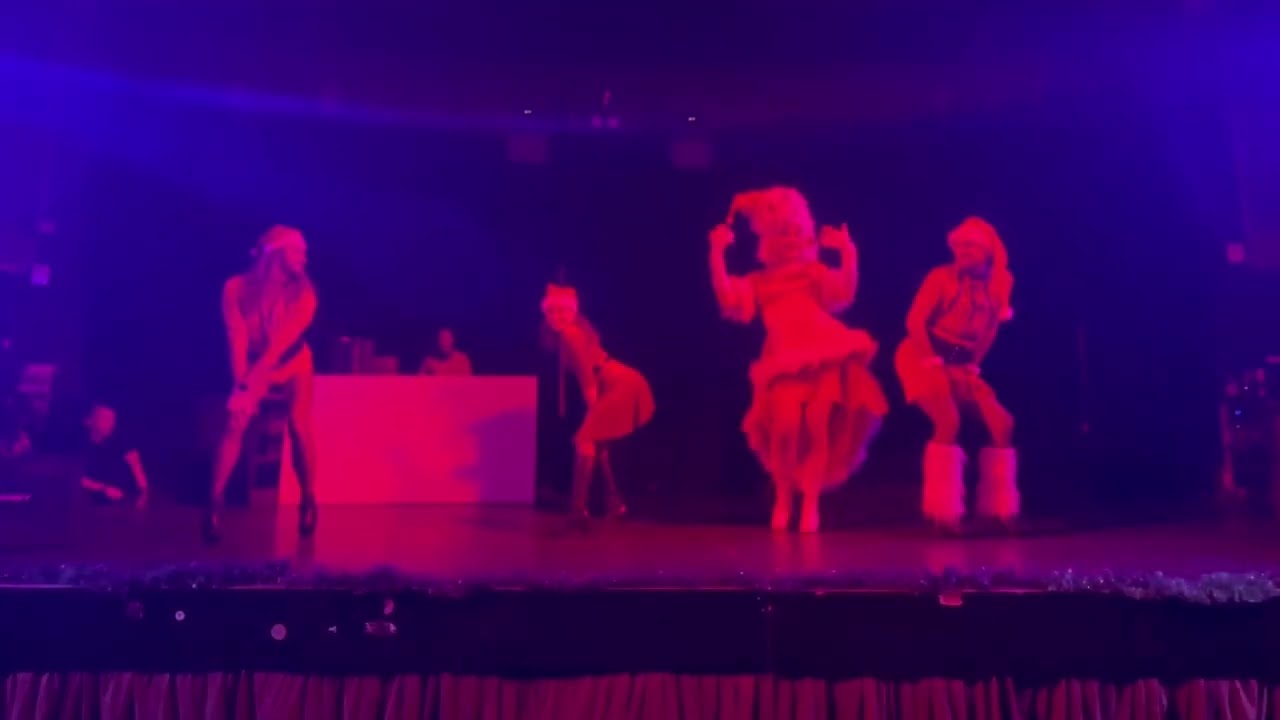 Jingle Bell Rock (Mean Girls) - Dragshow di Magika Kontessa, OUT&RIOT -DRAGmare before Christmas