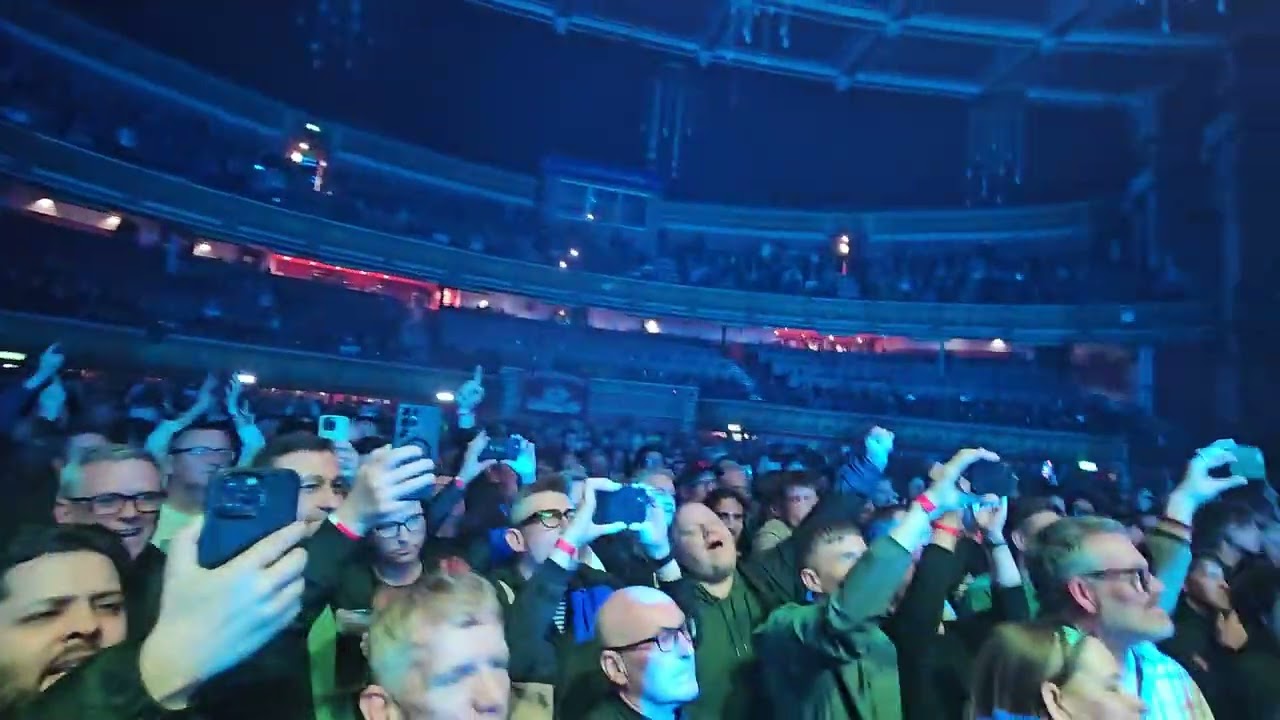 SHACK (Meant to be) 25/4/25. Liverpool Olympia. Vid by peter kevan.