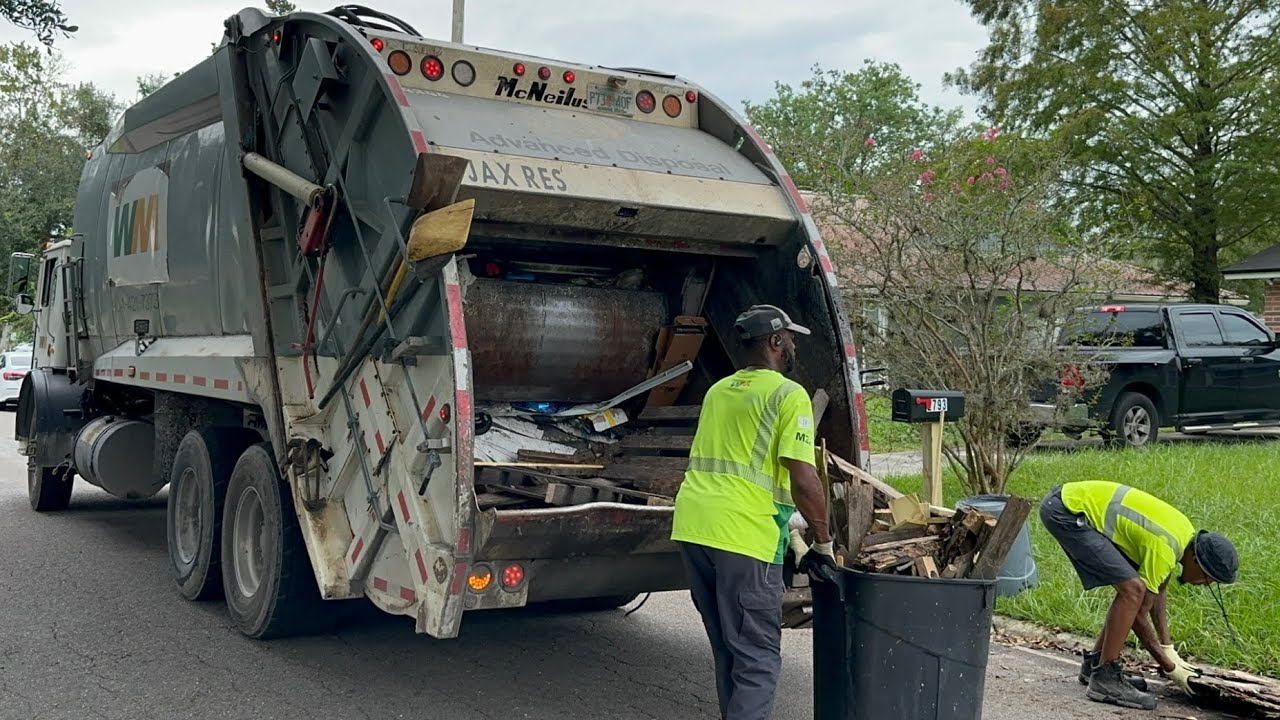 WM Long Gray X Advanced Disposal JAX RES Mack McNeilus Rear Loader Garbage Truck Packing Heavy Trash