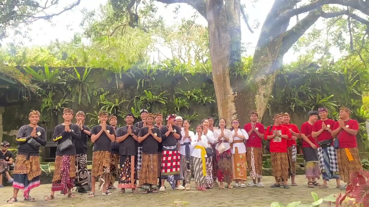 Generasi muda Pura Widya Dharma Sleman 