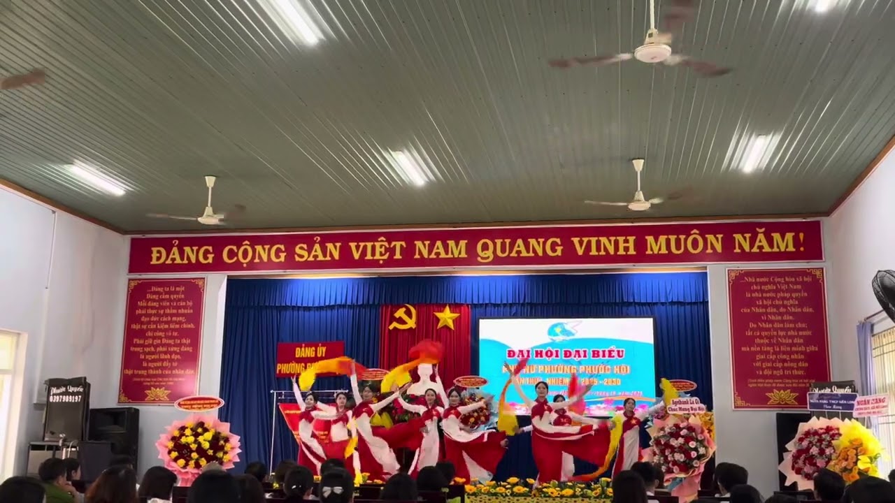 Việt Nam tự hào tiếp bước tương lai - Vũ đoàn Hoàng Việt