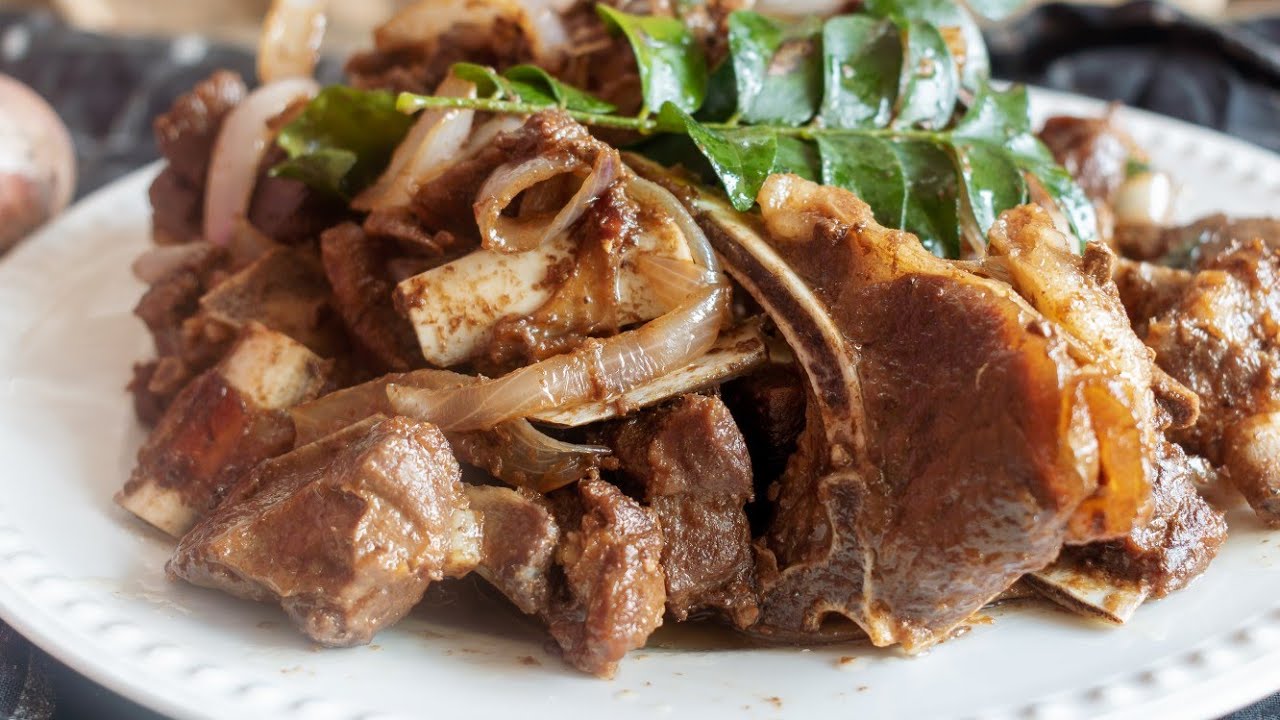 Côtelettes d'agneau  aux oignons