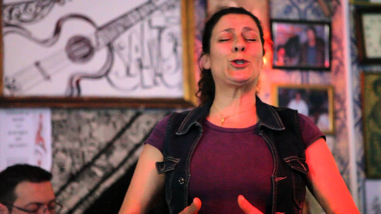 Elvira Giblott, "Fado Carriche" - "Rezando, pedi por ti"