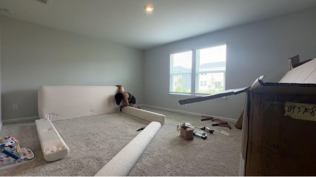 МОЯ КРОВАТЬ ПРИШЛА! ДА! Собираю новую кровать самостоятельно + разбираюсь с мелкими неудачами..