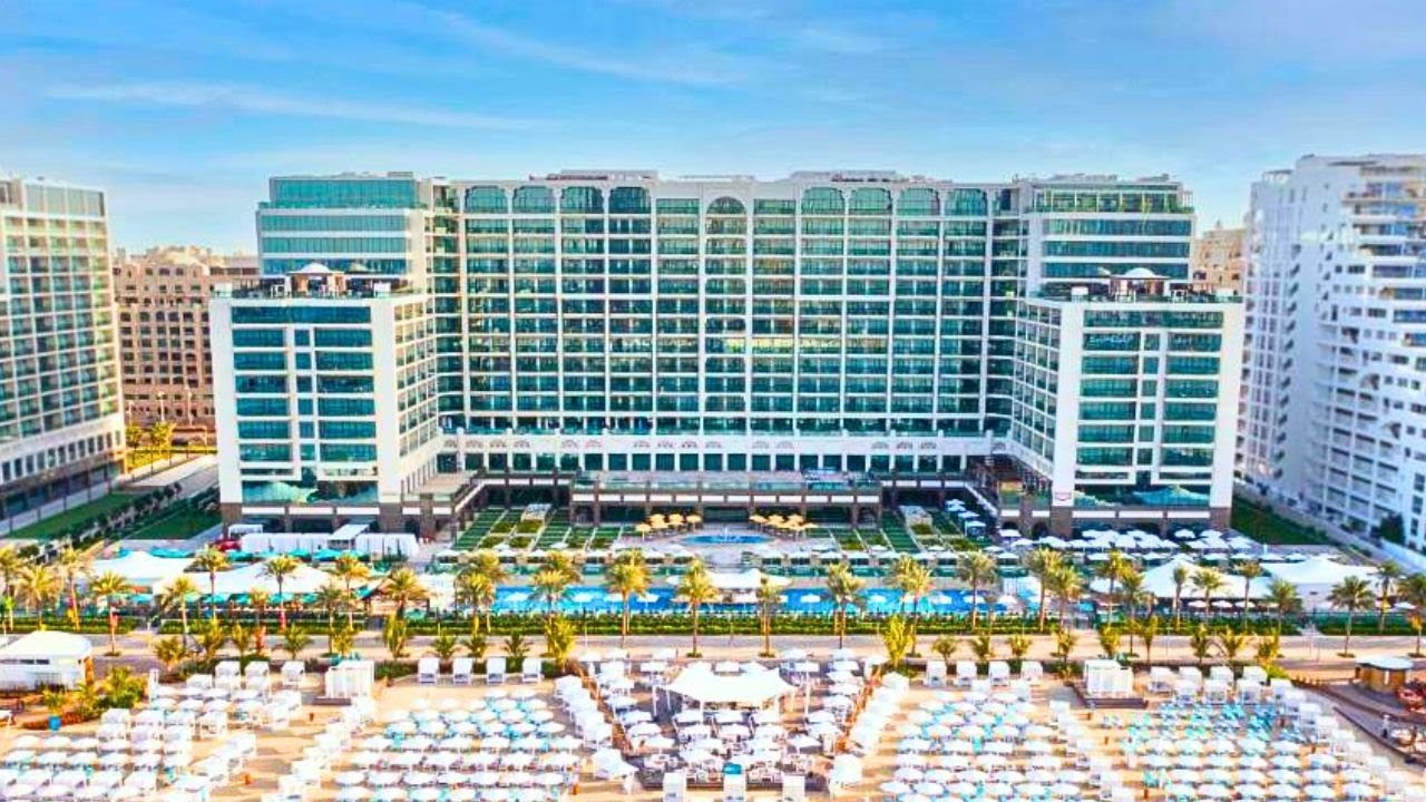 HILTON Dubai Palm Jumeirah Hotel | BEACHFRONT Resort (full tour) 4K