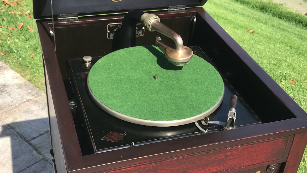 A Restored 1915 Edison Model A100 Disc Phonograph