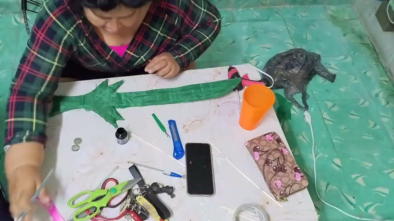 Hoy hice la espada de hierbas de fin el humano para mi nieto usando materiales reciclados 