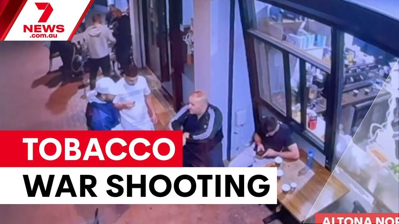 Вооруженный мужчина открыл огонь в кафе в Алтона-Норт | 7NEWS
