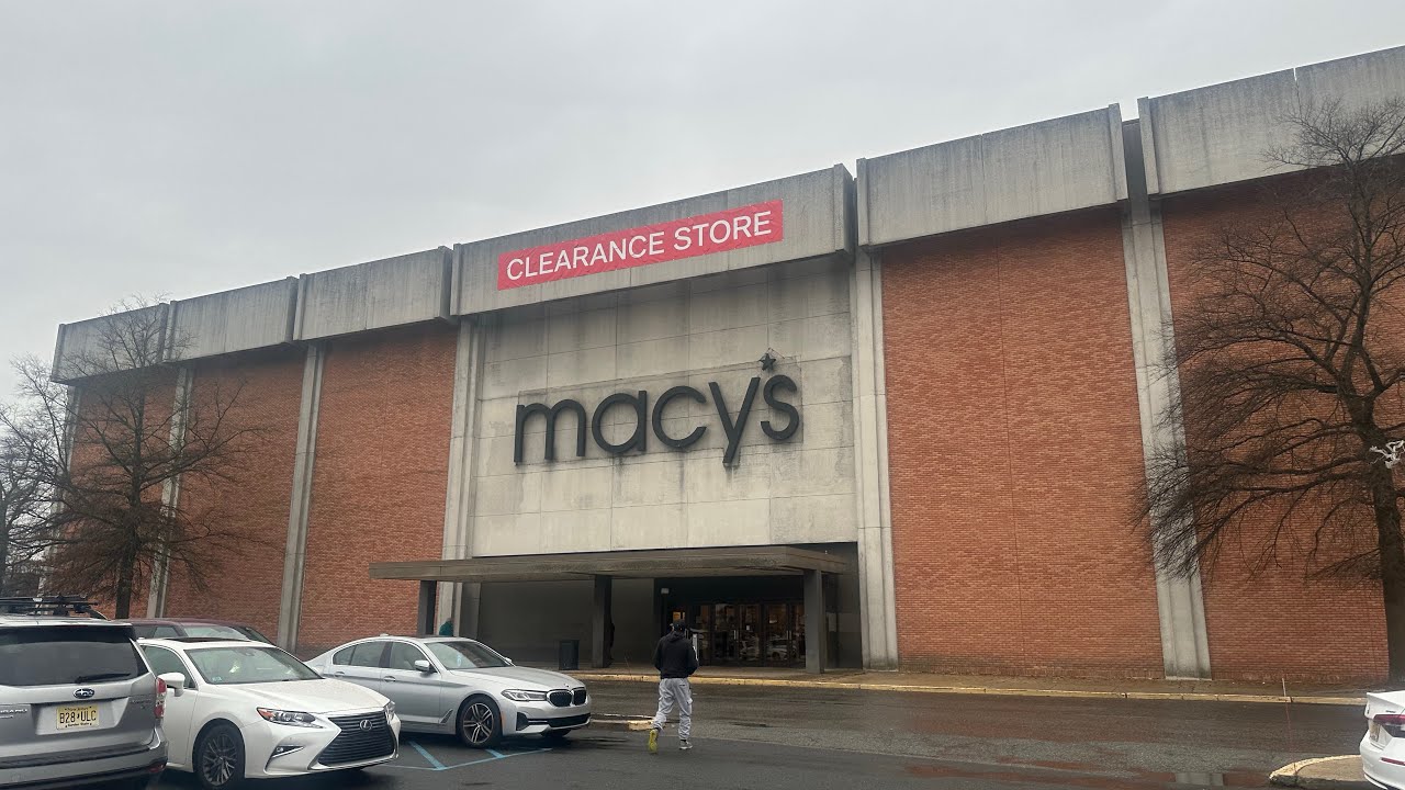 Revisit Brunswick Square Mall it’s gotten worse. Macy’s now a Clearance store ☹️☹️ final visit