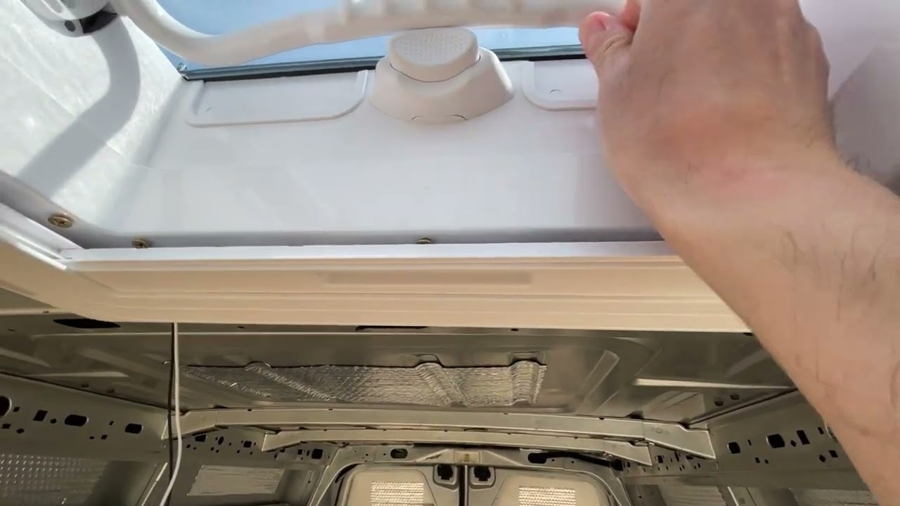 HELP NEEDED !  FAULTY ANNOYING ROOF VENT
