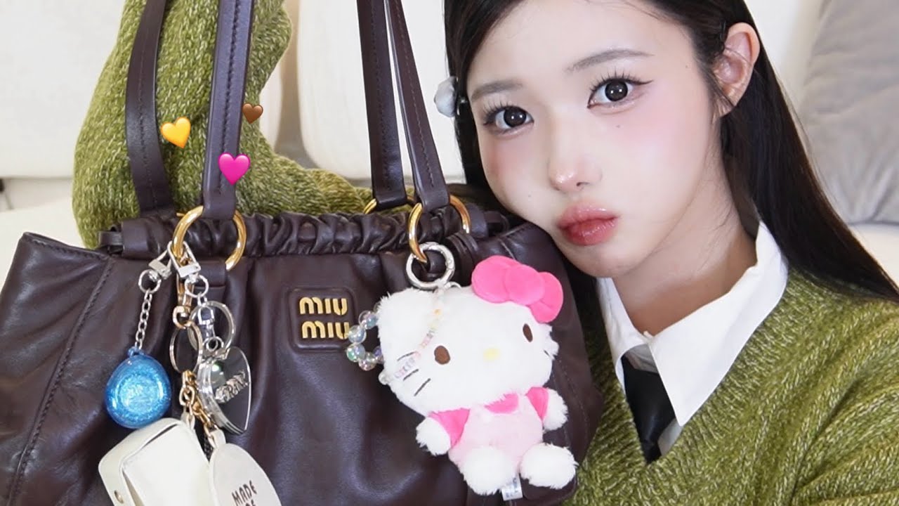 新しいバッグになりました👜そんなに言ってくれるならバッグの中身紹介します🙂‍↕️👍❤️