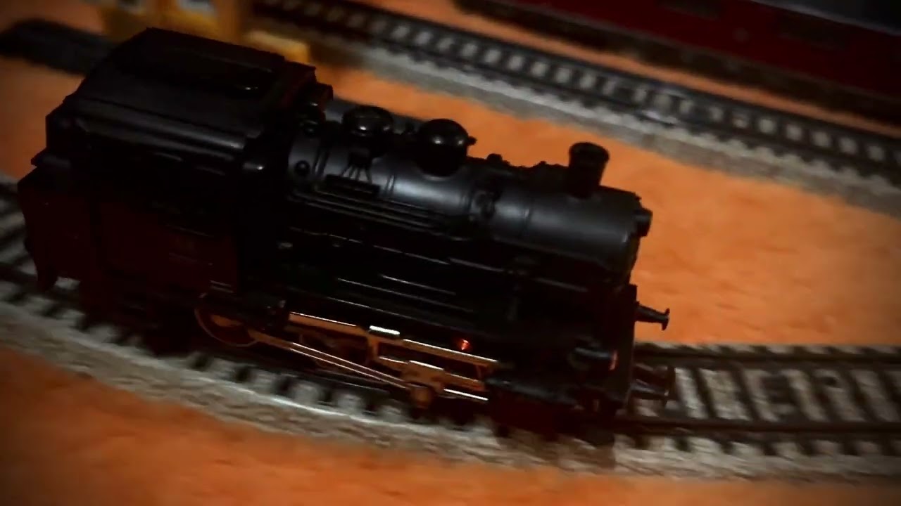 Train in bed #train #modellbahn #modeltrains #modelrailroad #modelleisenbahn  #railroad 
