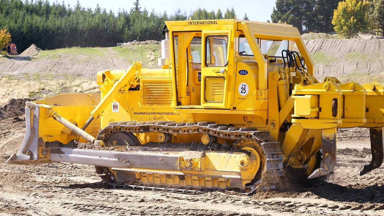 Old International Harvester TD25 Series C Bulldozer Working at Wheels at Wanaka 2023