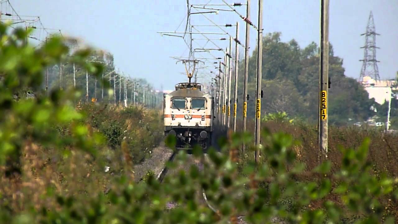 LGD WAP-7 leads AP Express @ 110+Kmph!!