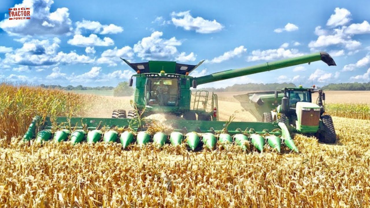 Corn Harvest 16 Rows at a Time: John Deere S690