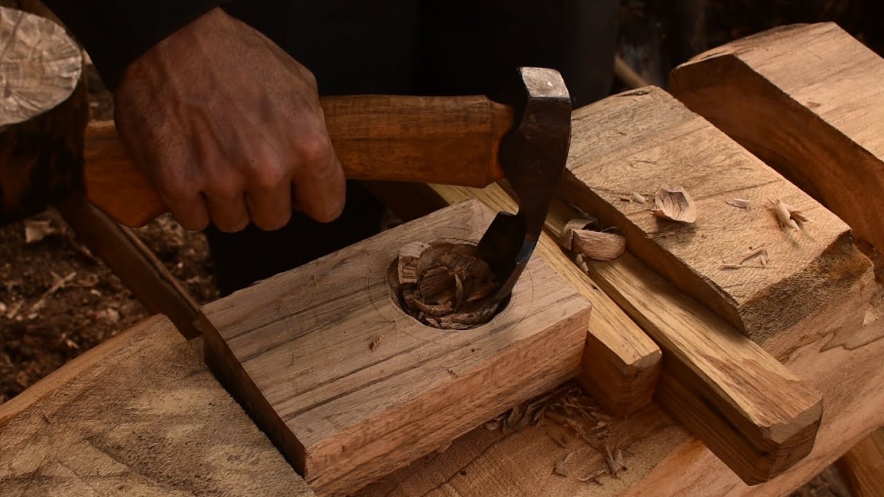 Rústico banco de talla para Kuksas y cucharas / Rustic Kuksa & spoon carving bench