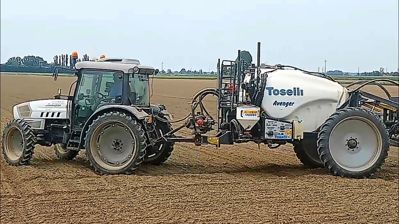 Diserbo terreno con Lamborghini Spire 90.4 + irroratrice Toselli Avenger - Tractor