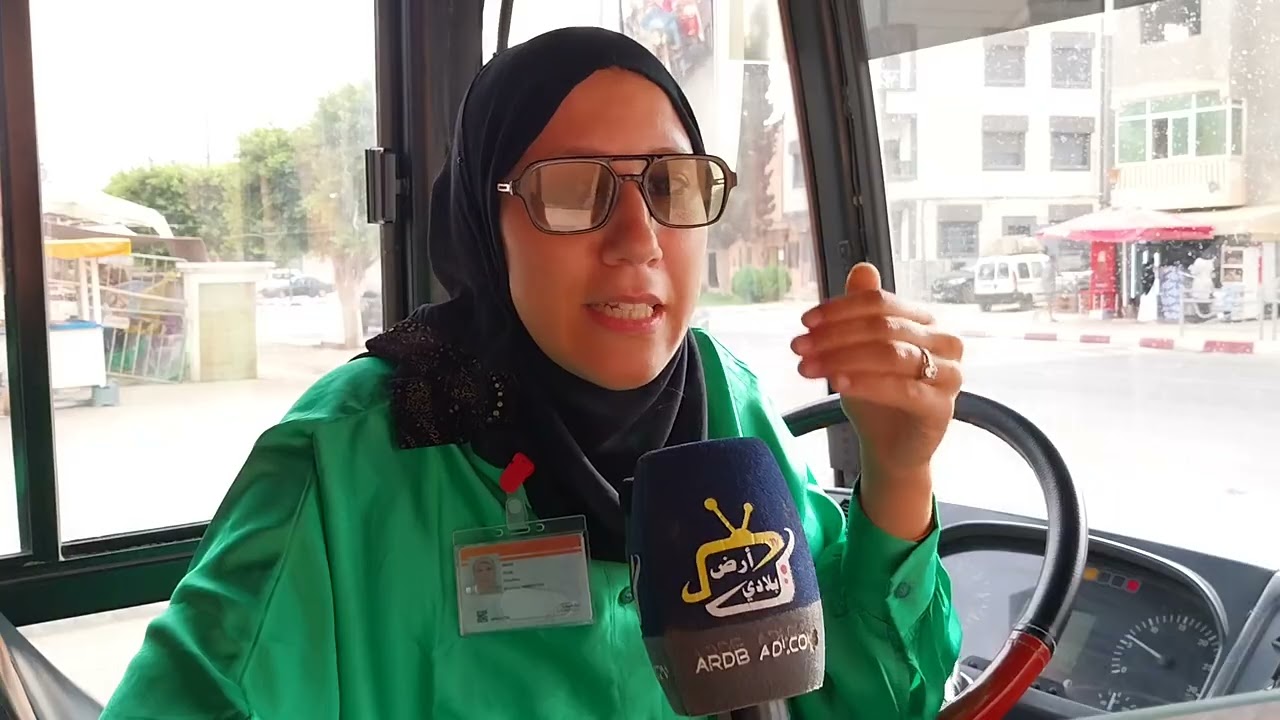 إيمان طويل أول سائقة حافلة بمدينة بركان