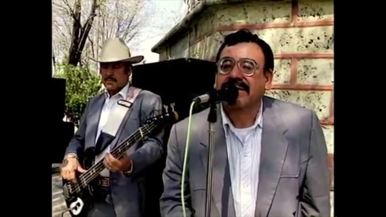 Los Montañeses Del Alamo - El Huerfano (En Vivo)