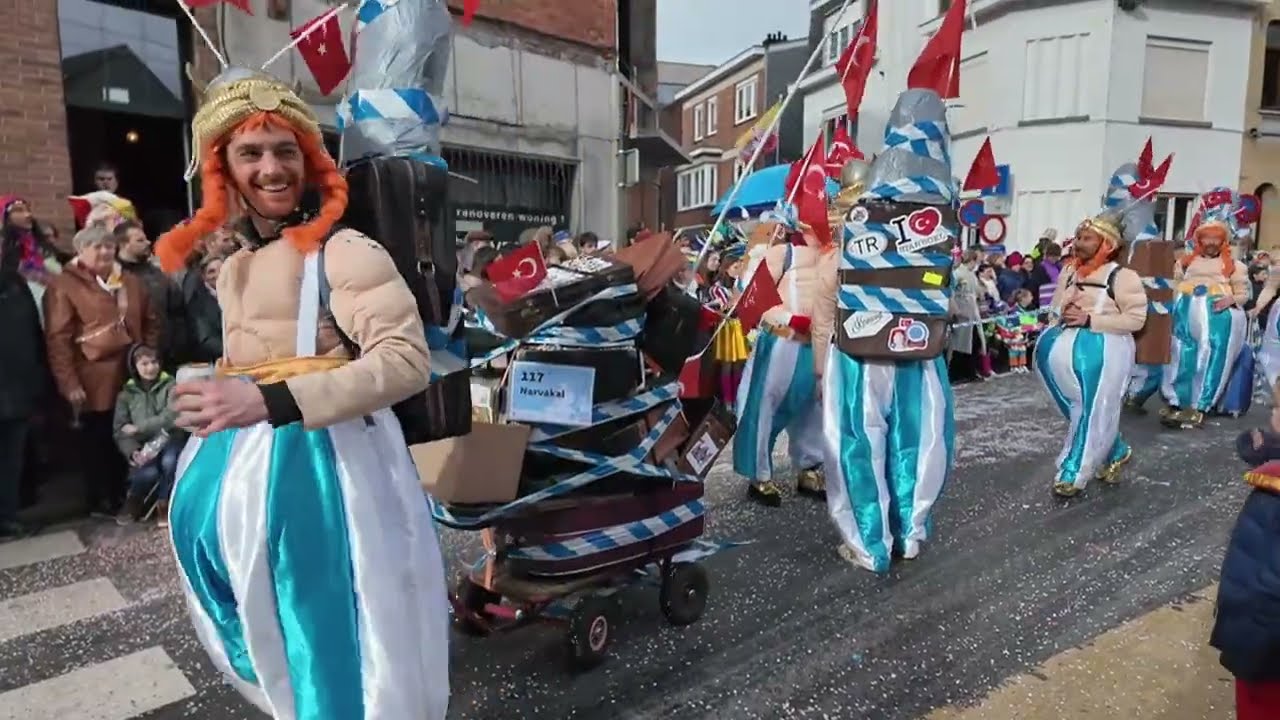 Belçika'nın en büyük ve ses yaratan Aalst Karnavalından renkli ve düşündüren görüntüler