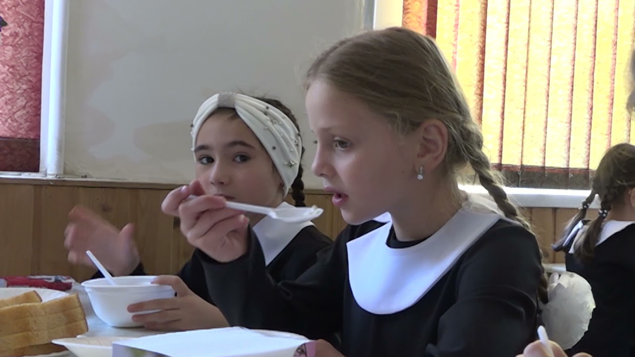 Школьная столовая в 