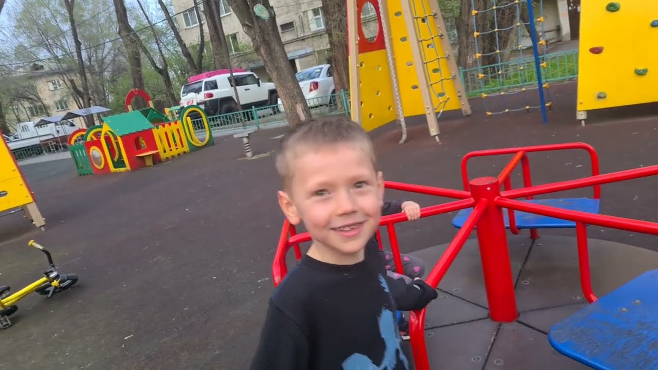 Вова показывает трюки