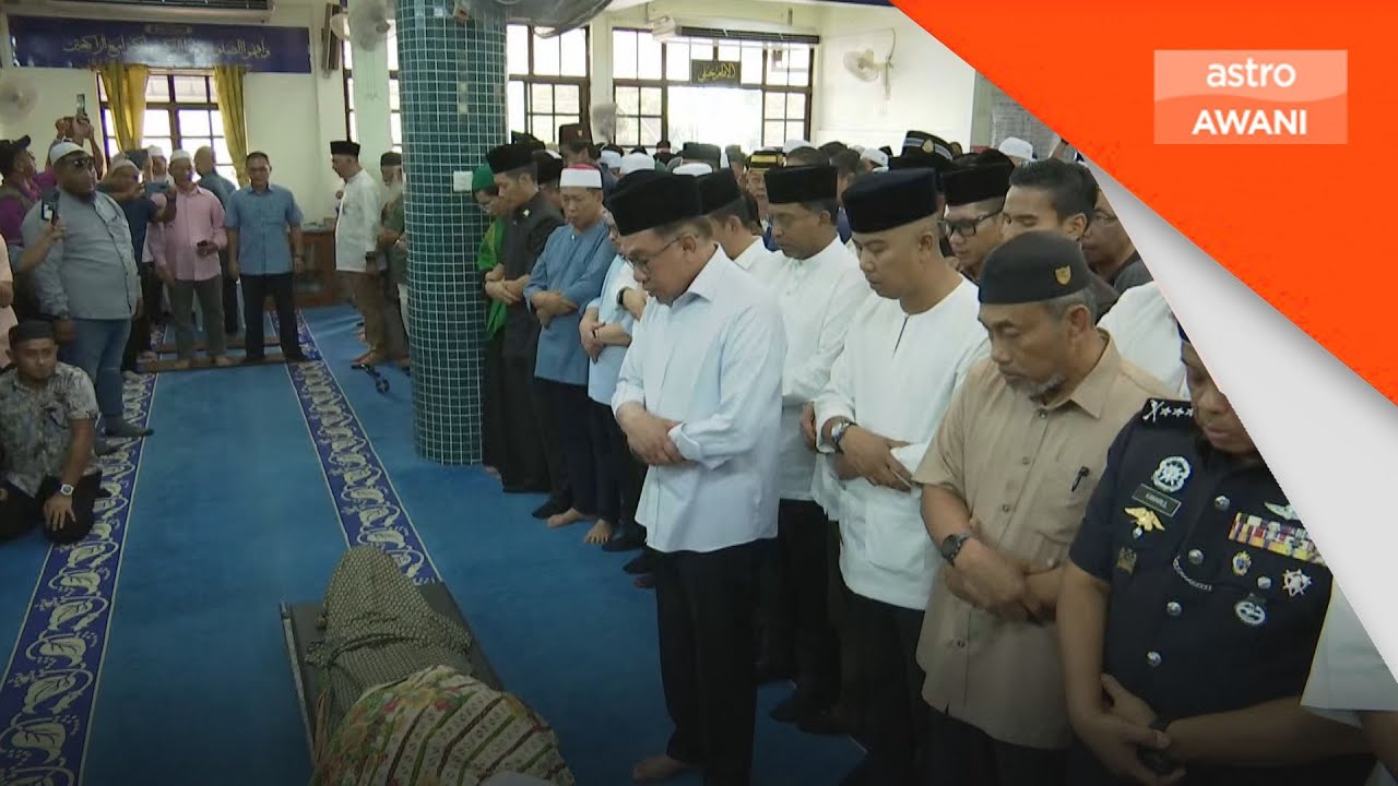 PM Anwar Ibrahim beri penghormatan mengimamkan solat jenazah
