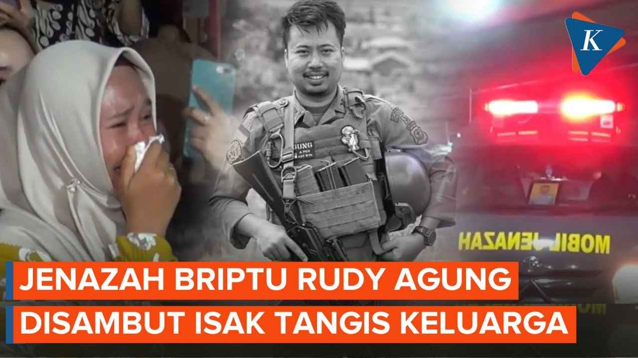 Isak Tangis Keluarga Sambut Jenazah Briptu Rudy Agung Korban Penembakan KST