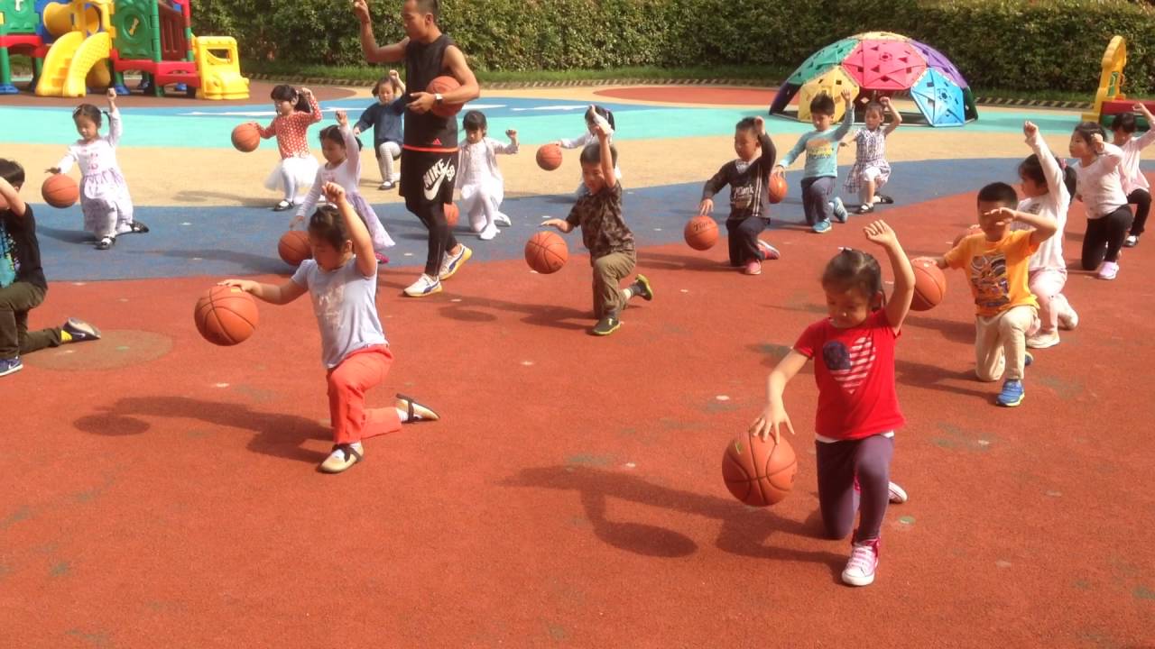 Basketball freestyle kindergarten performance