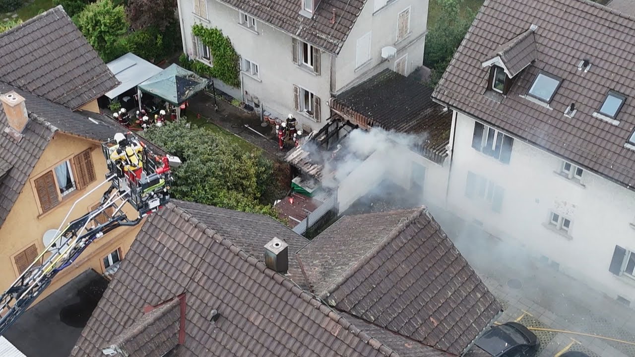 Schlieren ZH: Brand verursacht starke Rauchentwicklung
