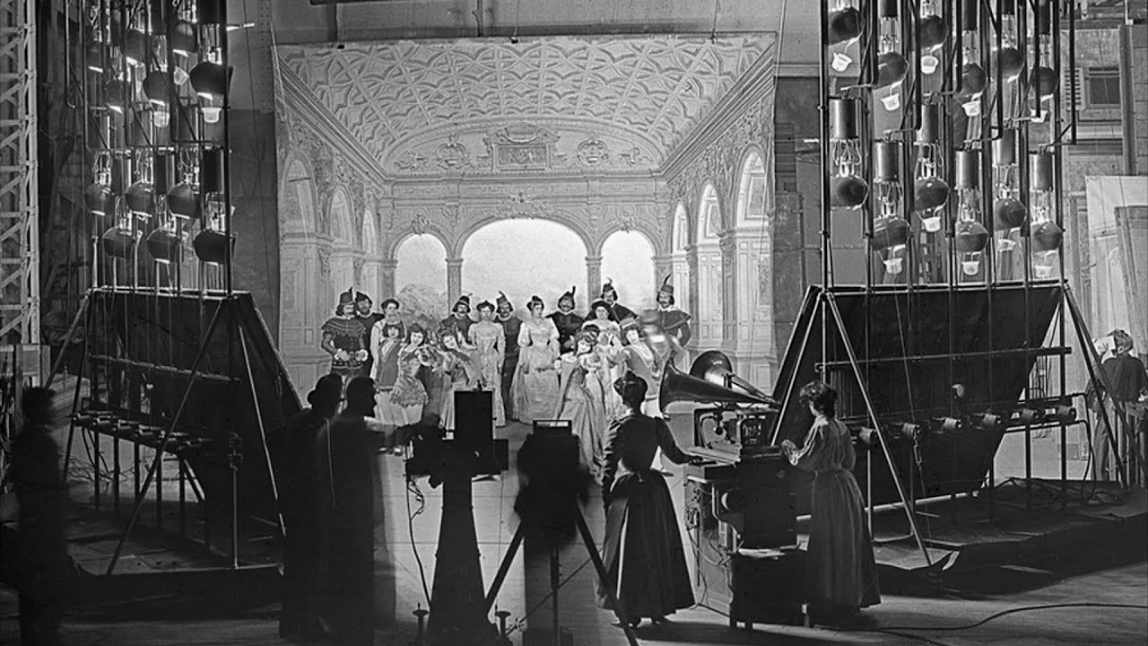 Alice Guy films a Phonosc&egrave;ne in the Studio at Buttes-Chaumont, Paris (1907)