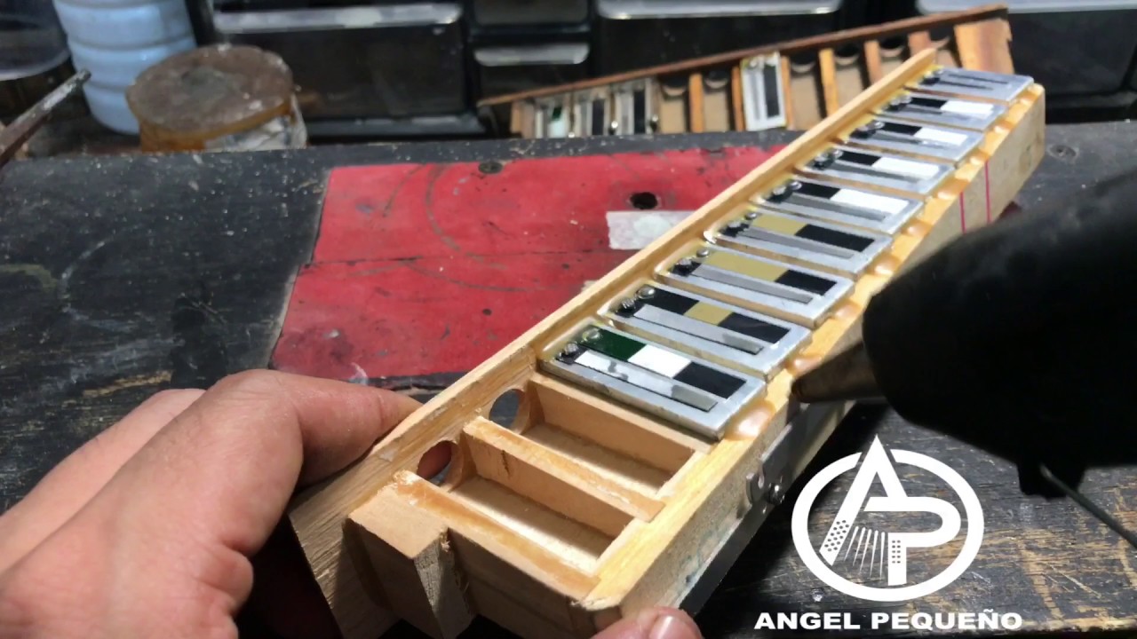 Taller de acordeon aplicación de cera