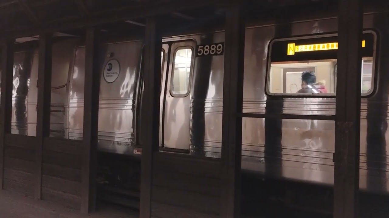 R46 #5889 (N) + R46 #6149 (N) arriving at 34 Street - Herald Square 